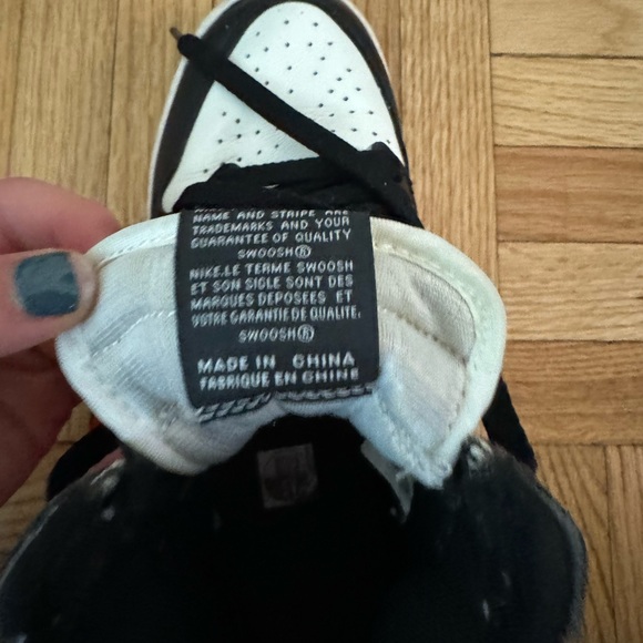 Nike Jordans 1 Mid Mocha - Picture 5 of 7